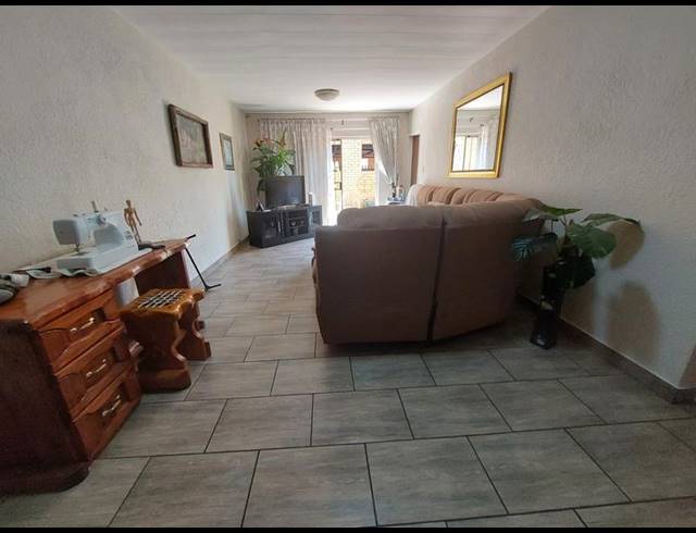 2 BEDROOM APARTMENT FOR SALE IN PRETORIA GARDENS